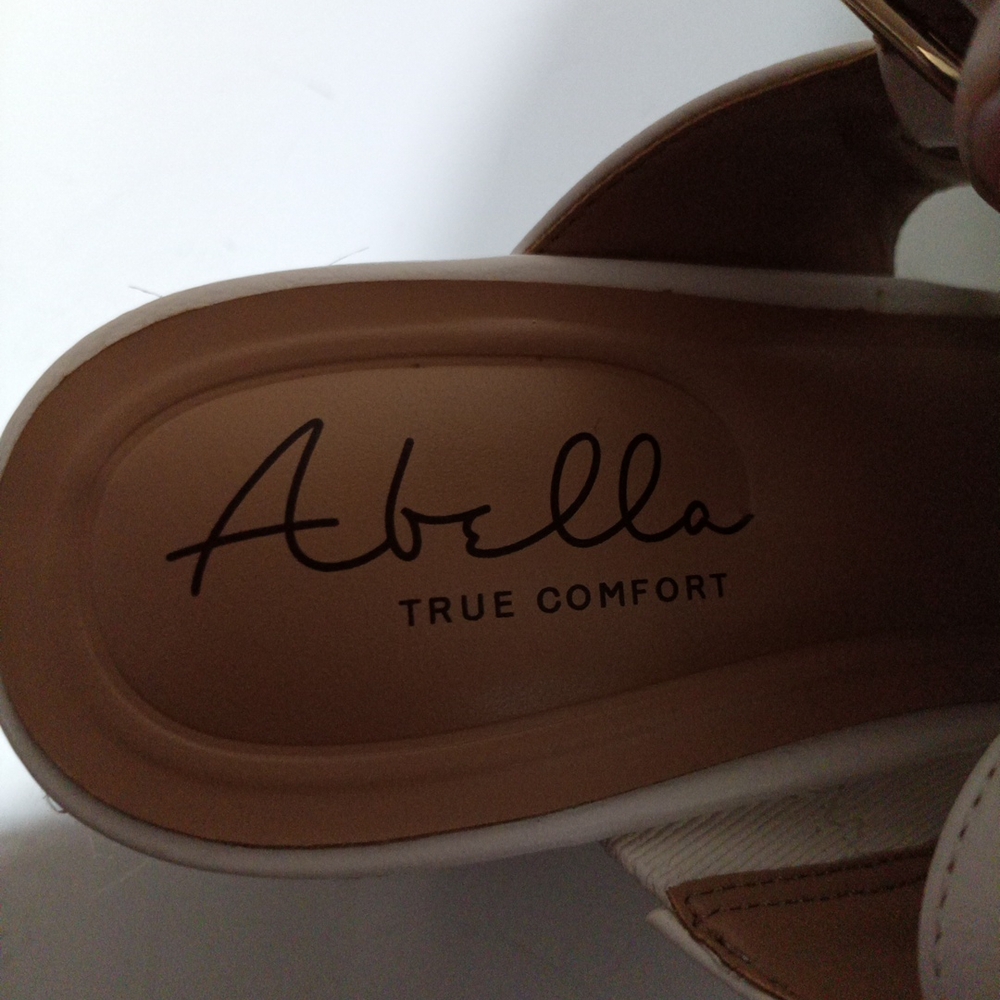 Stylish White Wedge Sandals - Picture 5 of 8